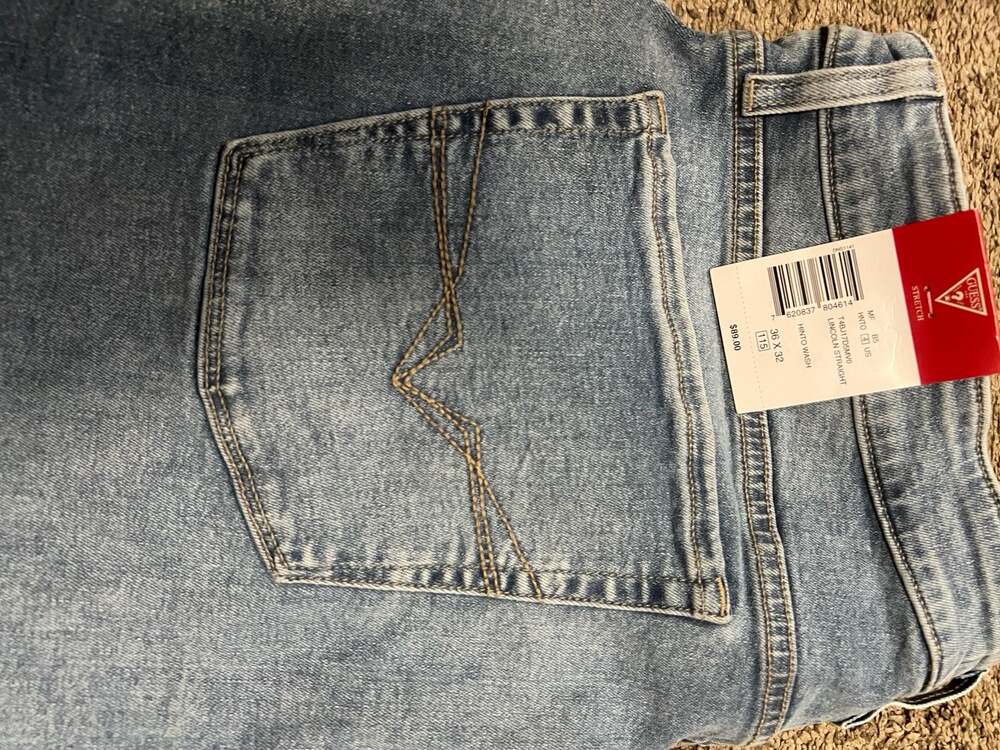 Guess - Picture 4 of 4